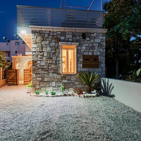 Villa Myrovolos Luxury Suites *